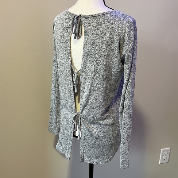 Aerie long sleeve grey tie back sweater - Picture 2 of 5